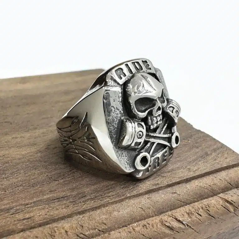Bague biker tête de mort