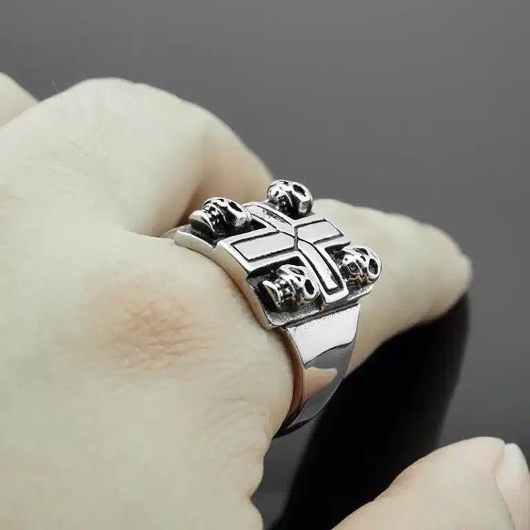 Bague croix tête de mort