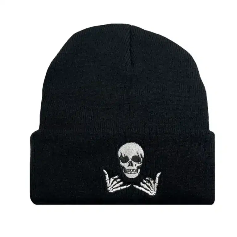 Bonnet brodé tête de mort noir
