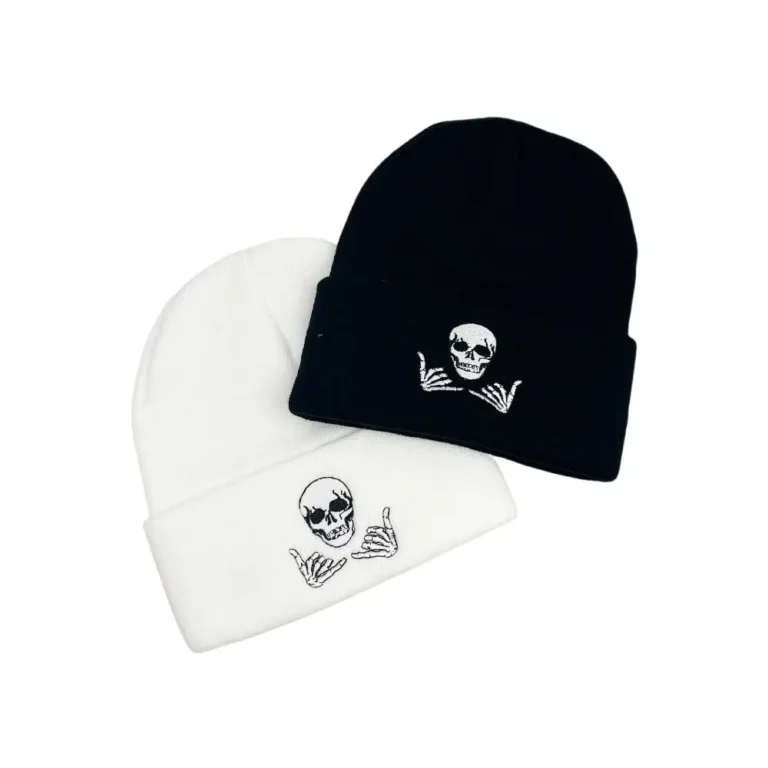 Bonnet brodé tête de mort noir