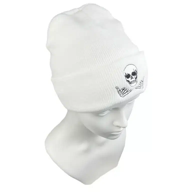 Bonnet brodé tête de mort noir