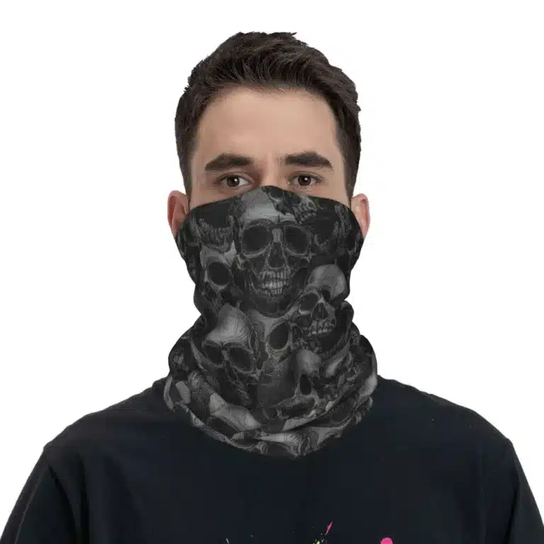 Cache-cou motif têtes de mort noir