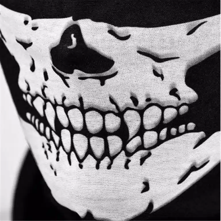 Cache-cou tête de mort ghost