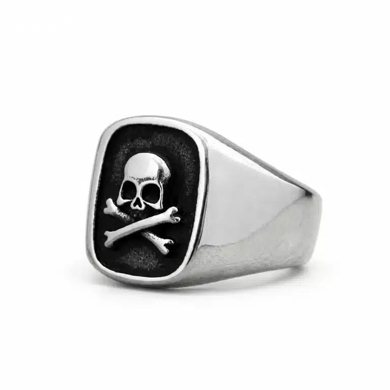 Chevalière pirate tête de mort
