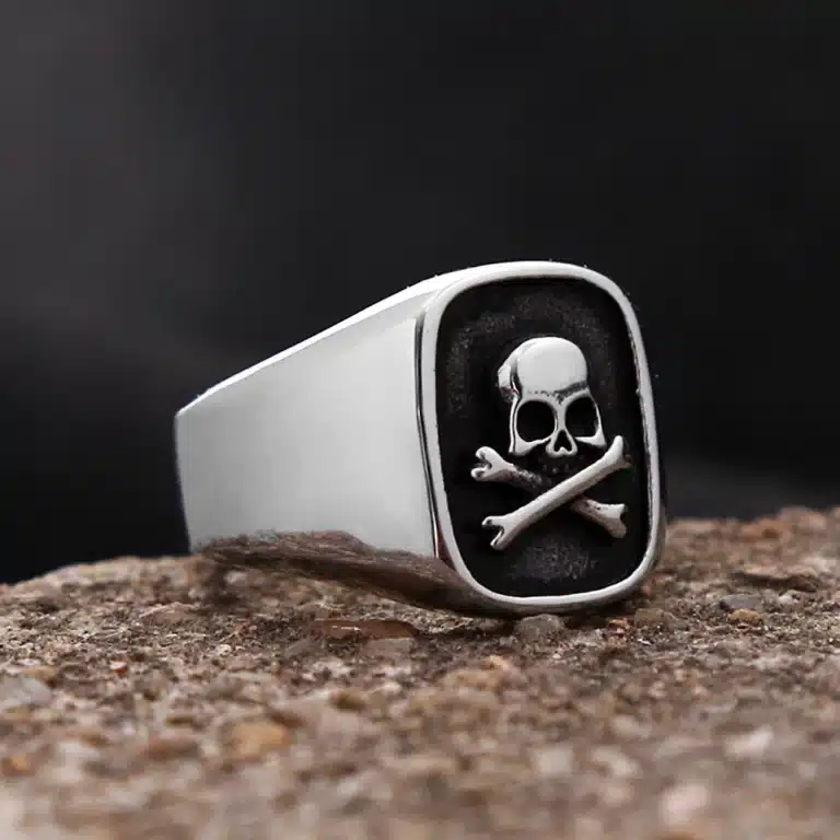 Chevalière pirate tête de mort