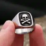 Chevalière pirate tête de mort