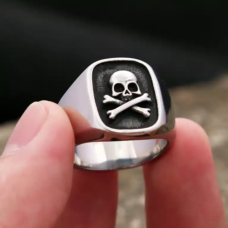 Chevalière pirate tête de mort