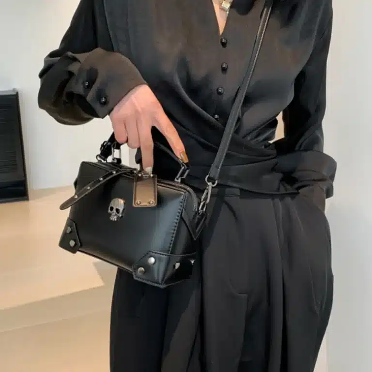 Sac bandoulière gothique noir femme
