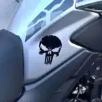 Autocollant tête de mort moto