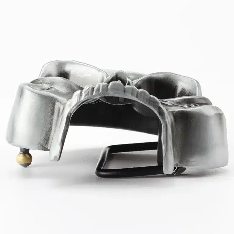 Ceinture grosse boucle tête de mort cicatrice