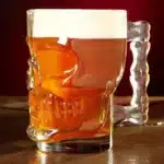 Chope à bière tête de mort