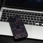 Coque Iphone relief tête de mort