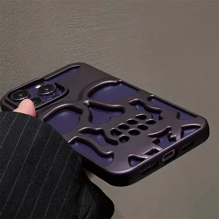 Coque Iphone relief tête de mort