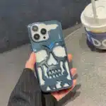 Coque Iphone relief tête de mort
