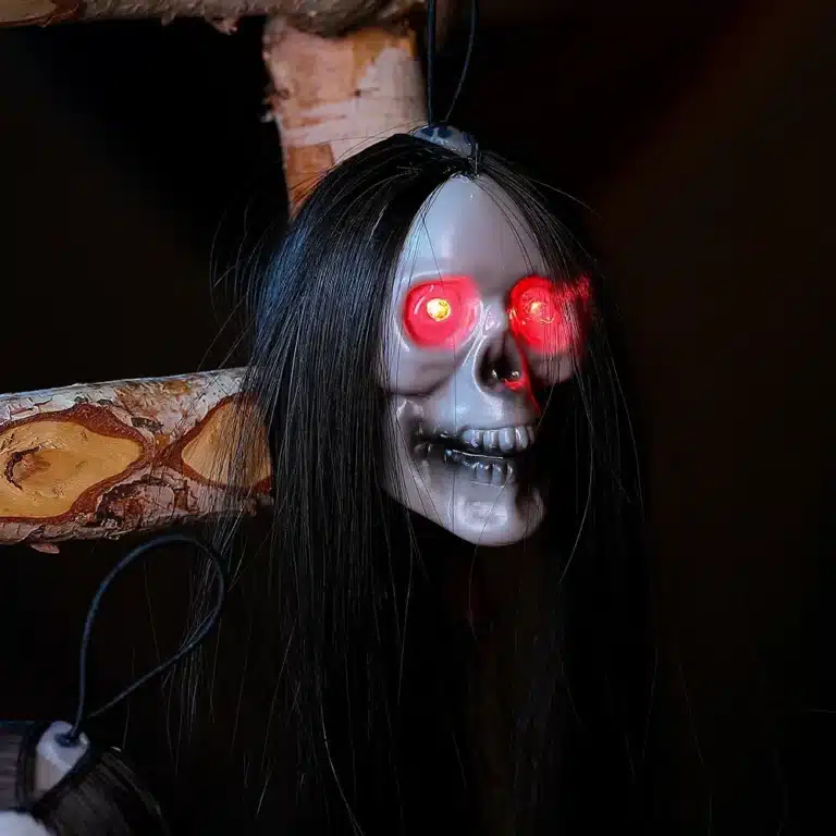 Crâne fantôme yeux lumineux