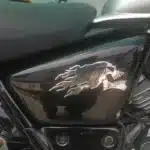 Sticker casque tête de mort flammes
