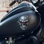 Sticker tête de mort yeux rouge