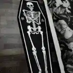 Tapis cercueil squelette