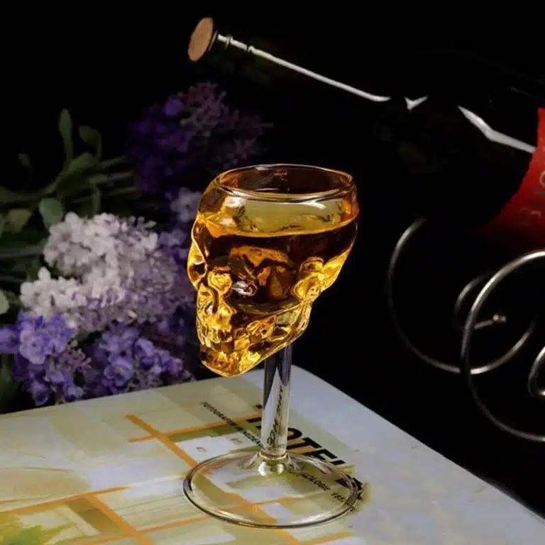 Verre à pied tête de mort