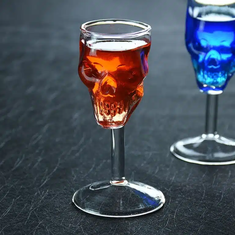 Verre à pied tête de mort